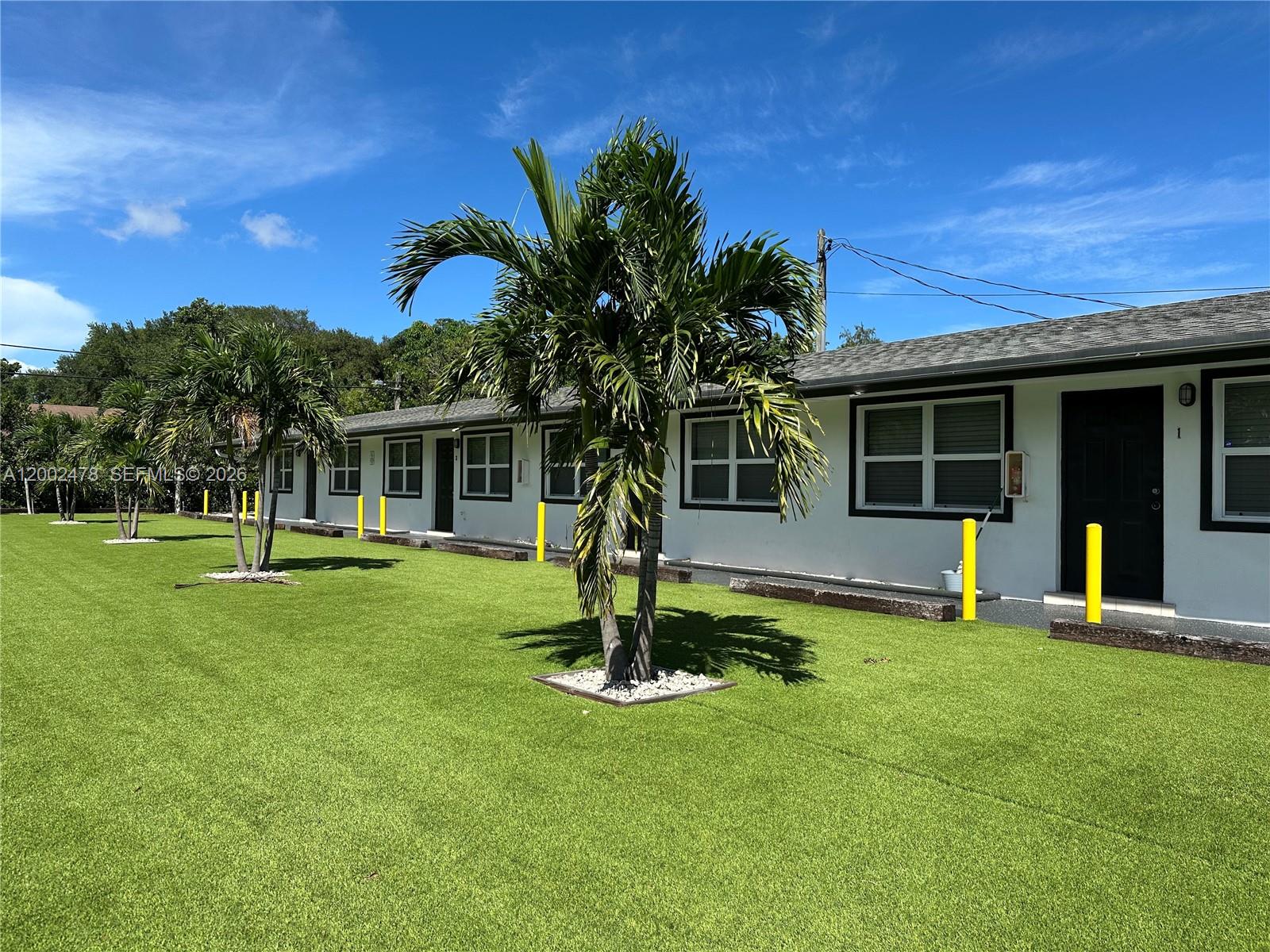 HOLLYWOOD LITTLE RANCHES - Residential Lease