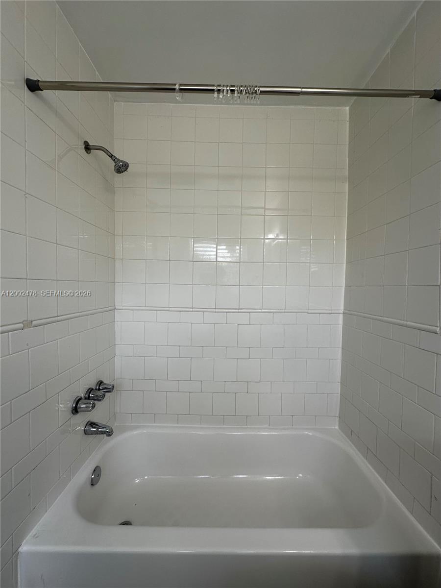 HOLLYWOOD LITTLE RANCHES - Residential Lease