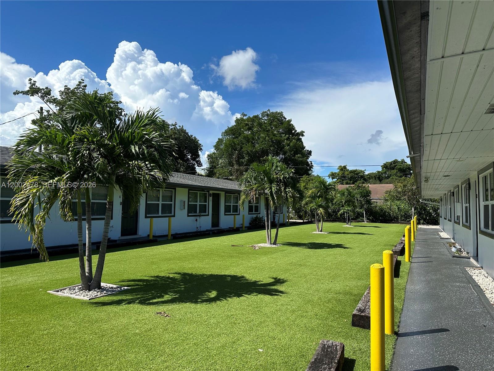 HOLLYWOOD LITTLE RANCHES - Residential Lease