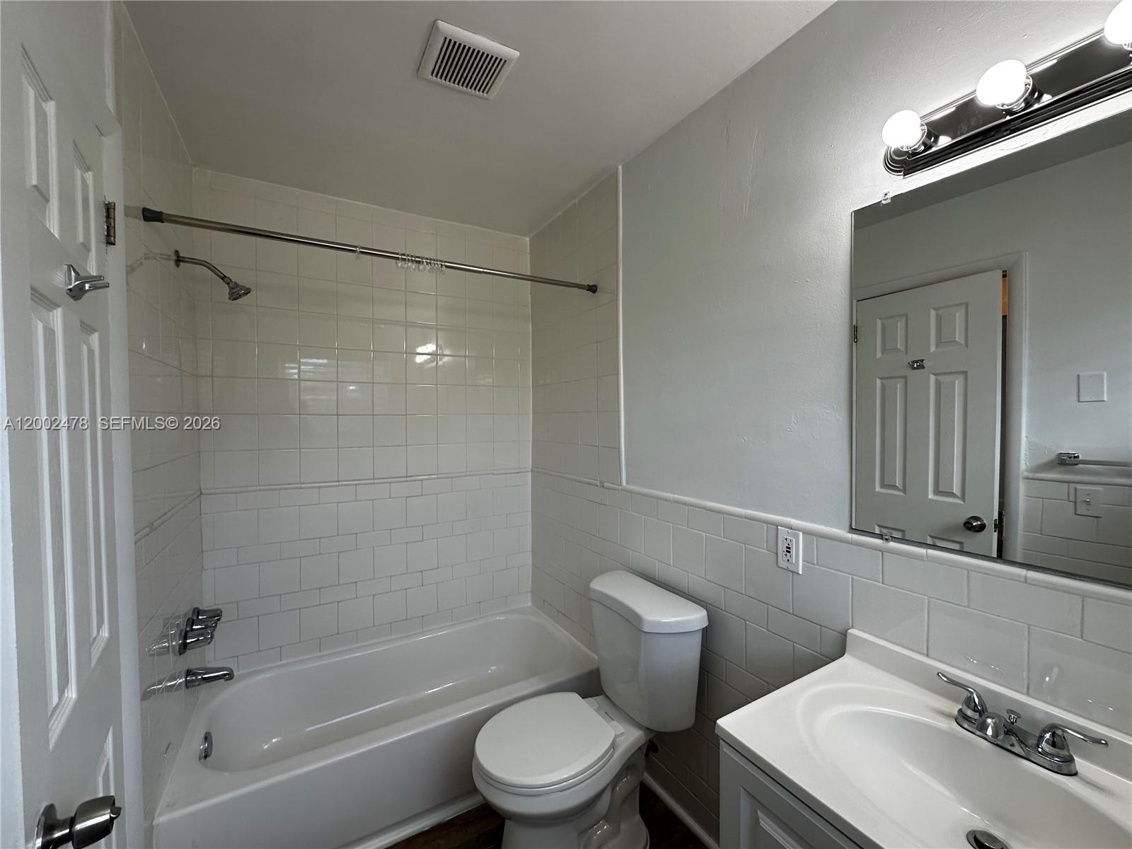 HOLLYWOOD LITTLE RANCHES - Residential Lease