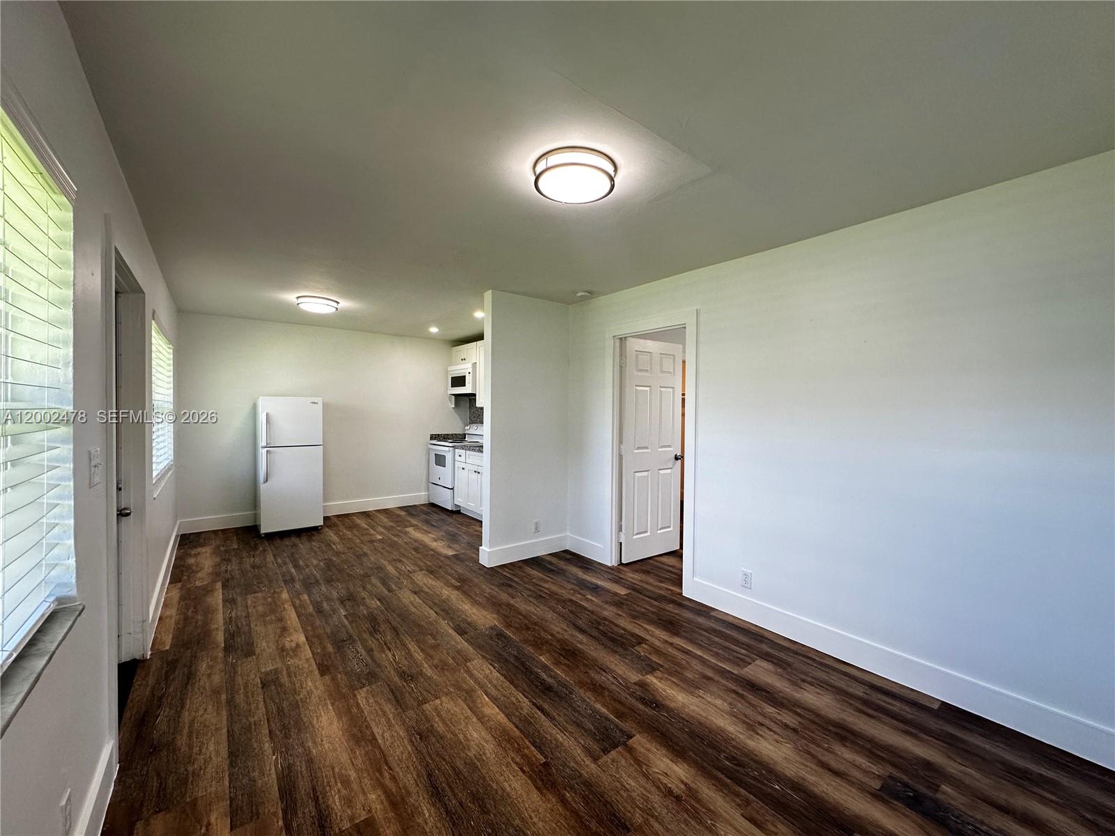 HOLLYWOOD LITTLE RANCHES - Residential Lease