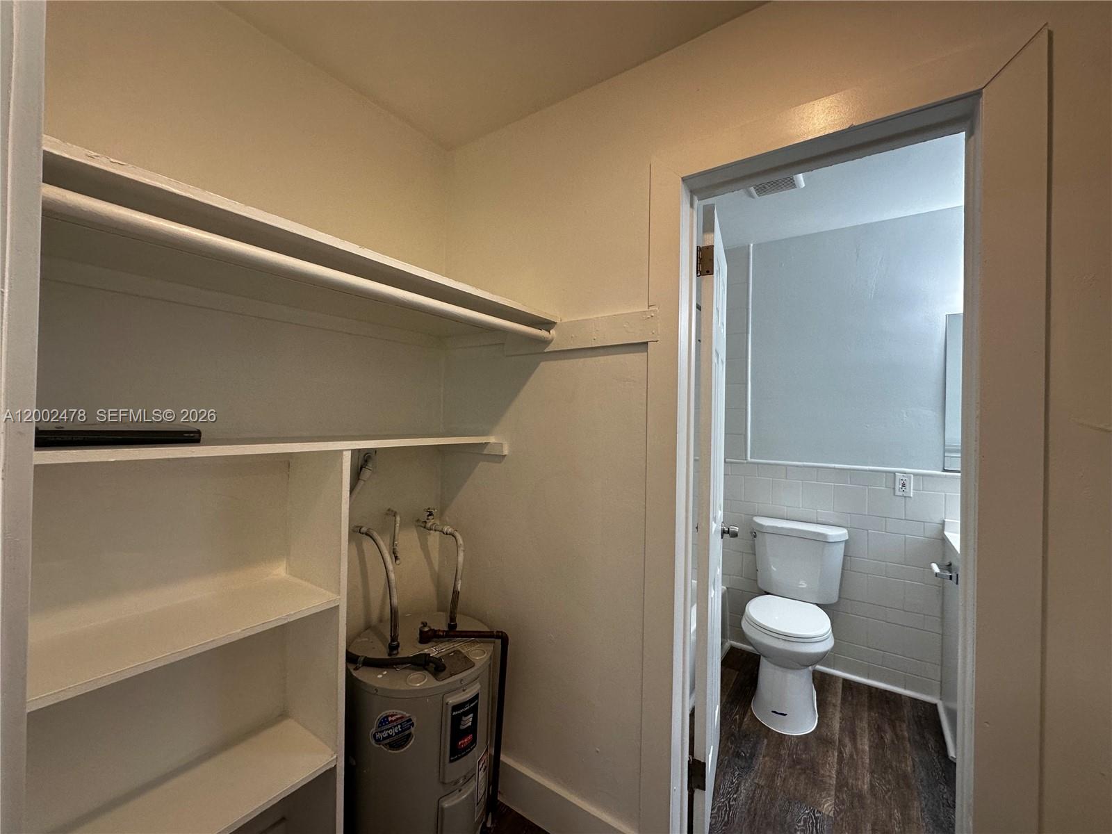 HOLLYWOOD LITTLE RANCHES - Residential Lease