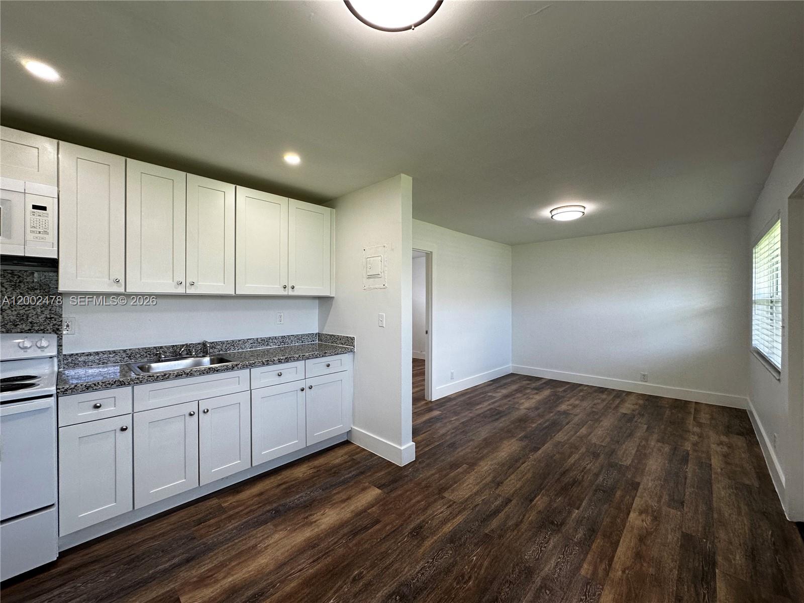 HOLLYWOOD LITTLE RANCHES - Residential Lease