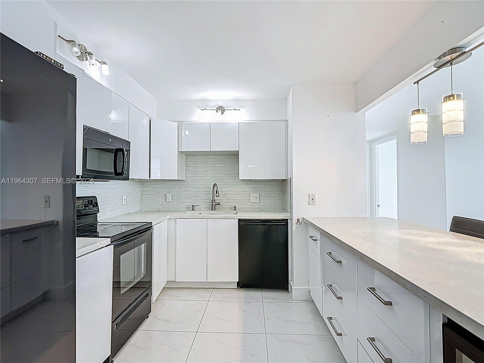 ADMIRALS PORT CONDO-EAST - Residential