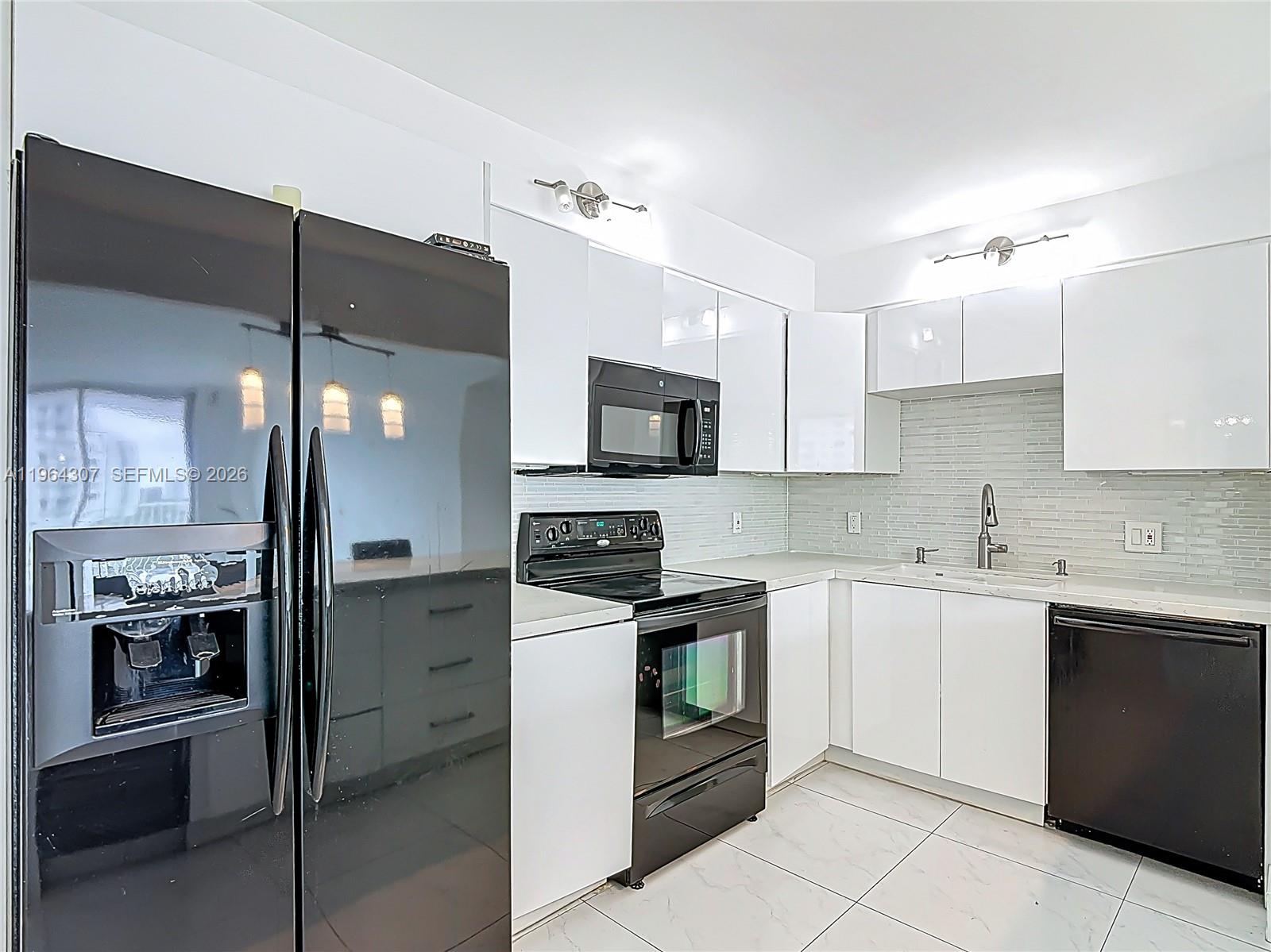 ADMIRALS PORT CONDO-EAST - Residential