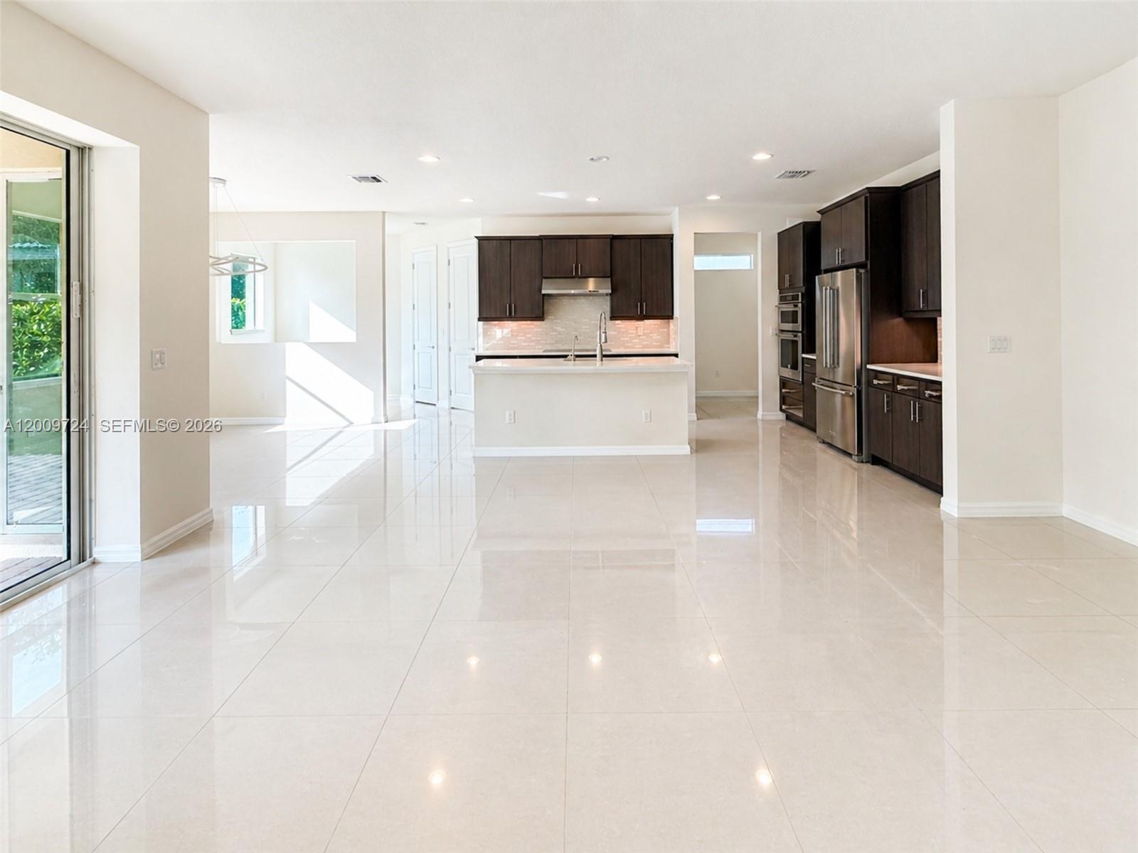 4352 Large Leaf Ln