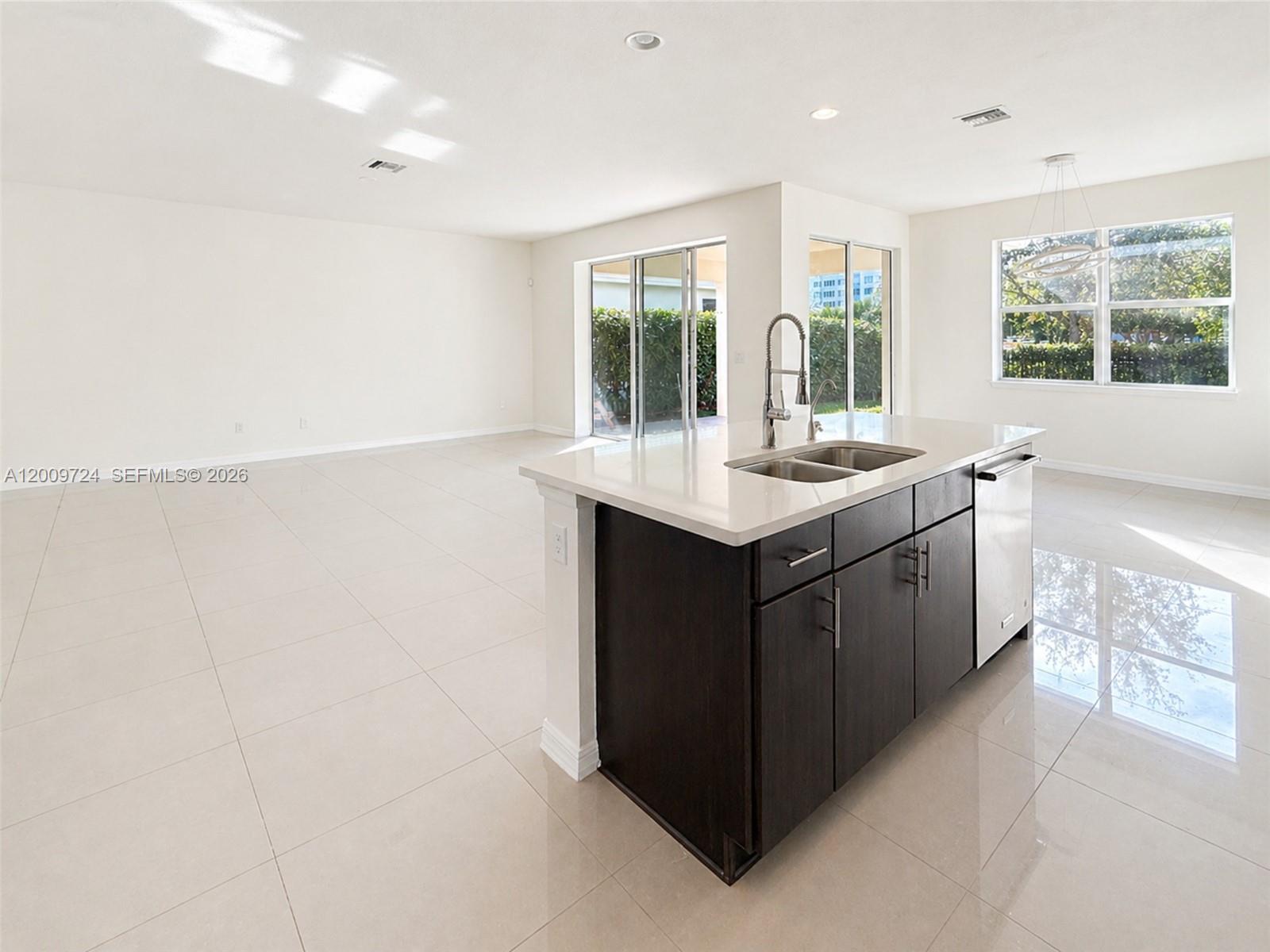4352 Large Leaf Ln