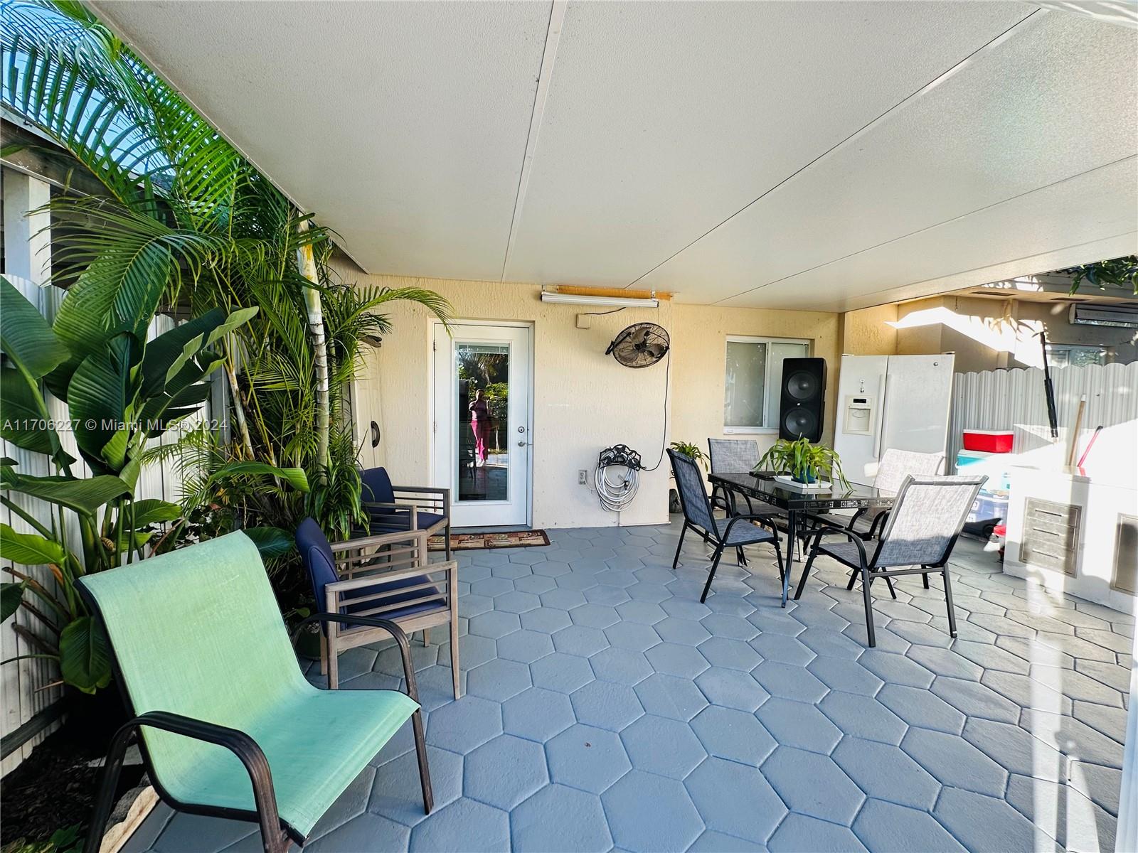 OLD BISCAYNE VILLAS CONDO - Residential