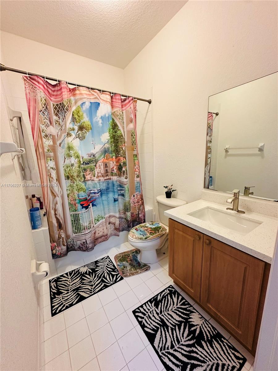 OLD BISCAYNE VILLAS CONDO - Residential