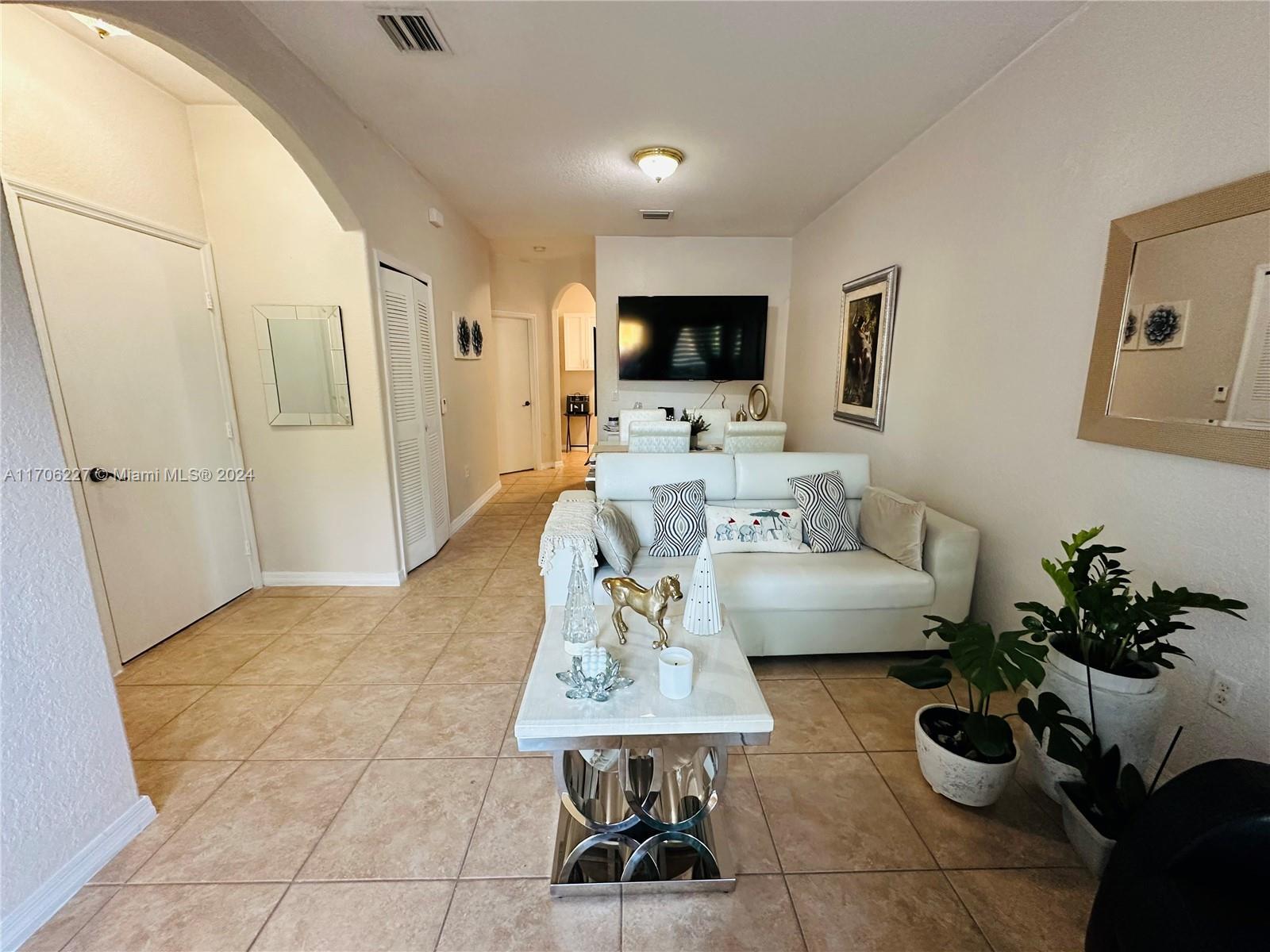 OLD BISCAYNE VILLAS CONDO - Residential