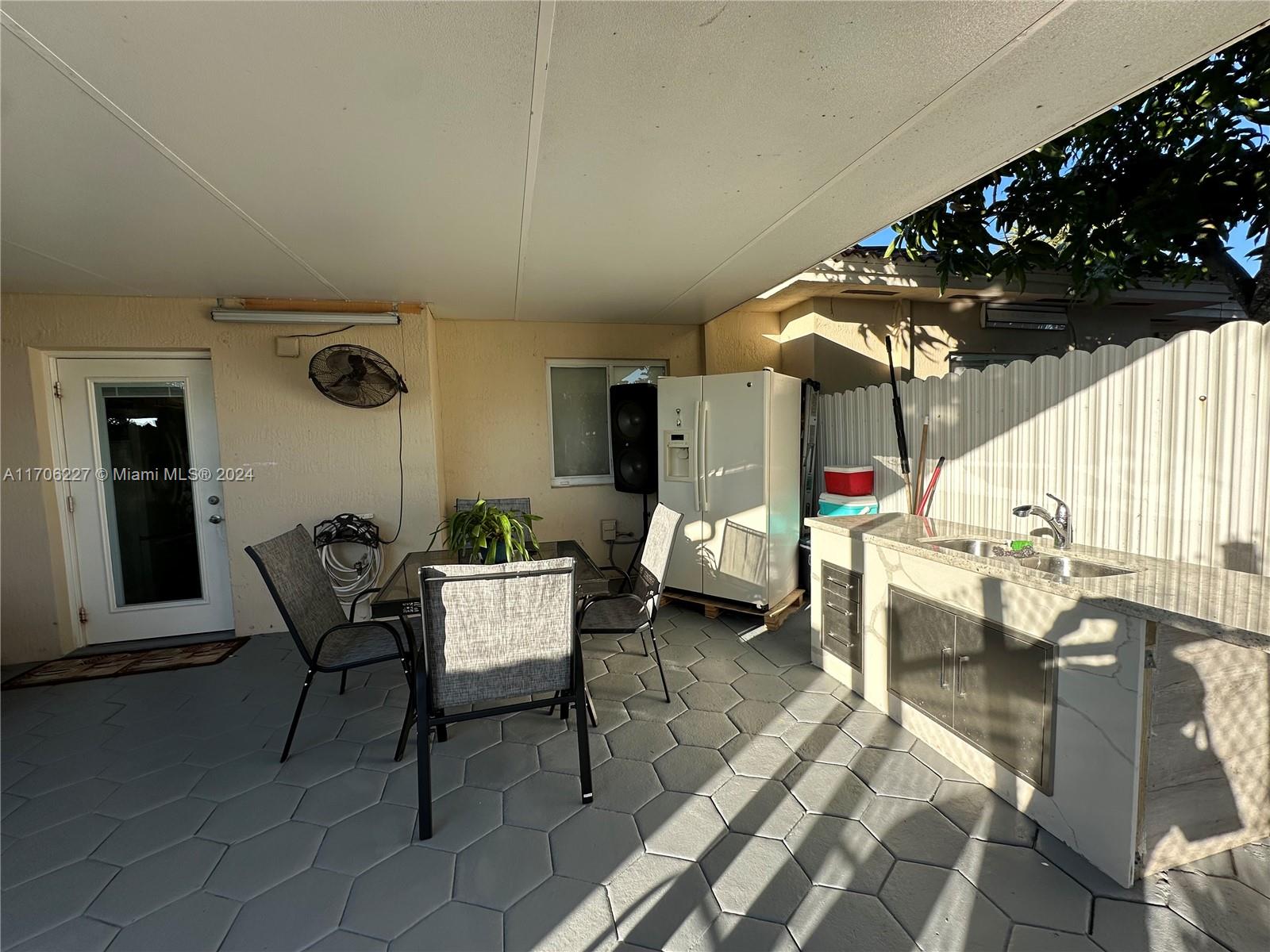 OLD BISCAYNE VILLAS CONDO - Residential