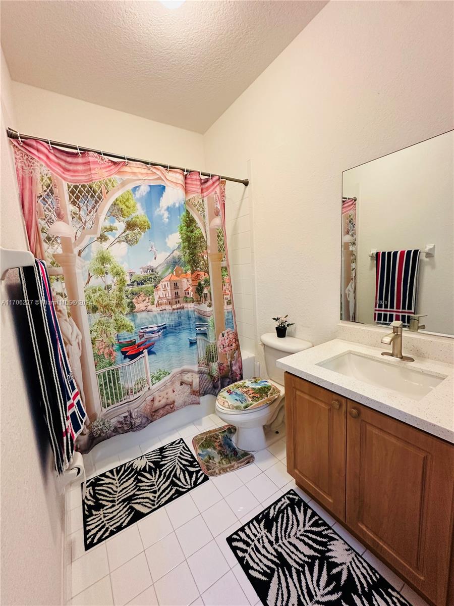 OLD BISCAYNE VILLAS CONDO - Residential
