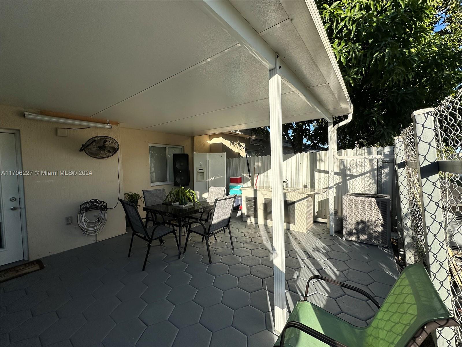 OLD BISCAYNE VILLAS CONDO - Residential