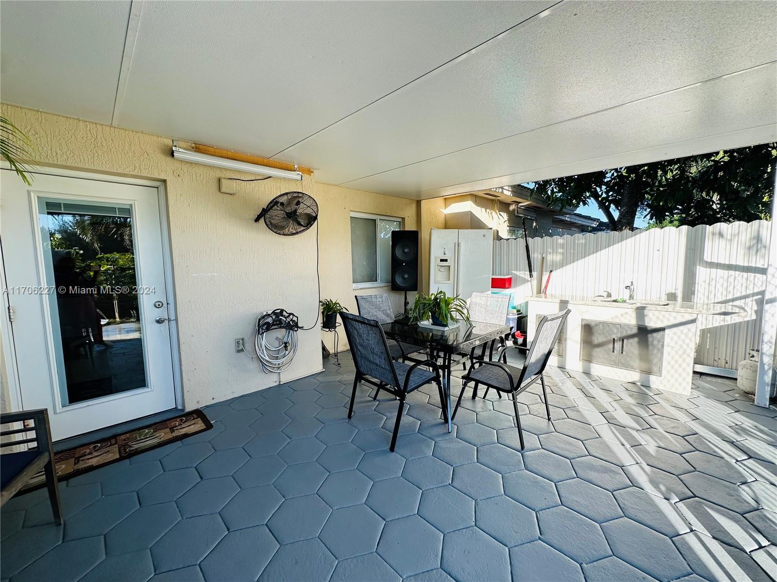 OLD BISCAYNE VILLAS CONDO - Residential