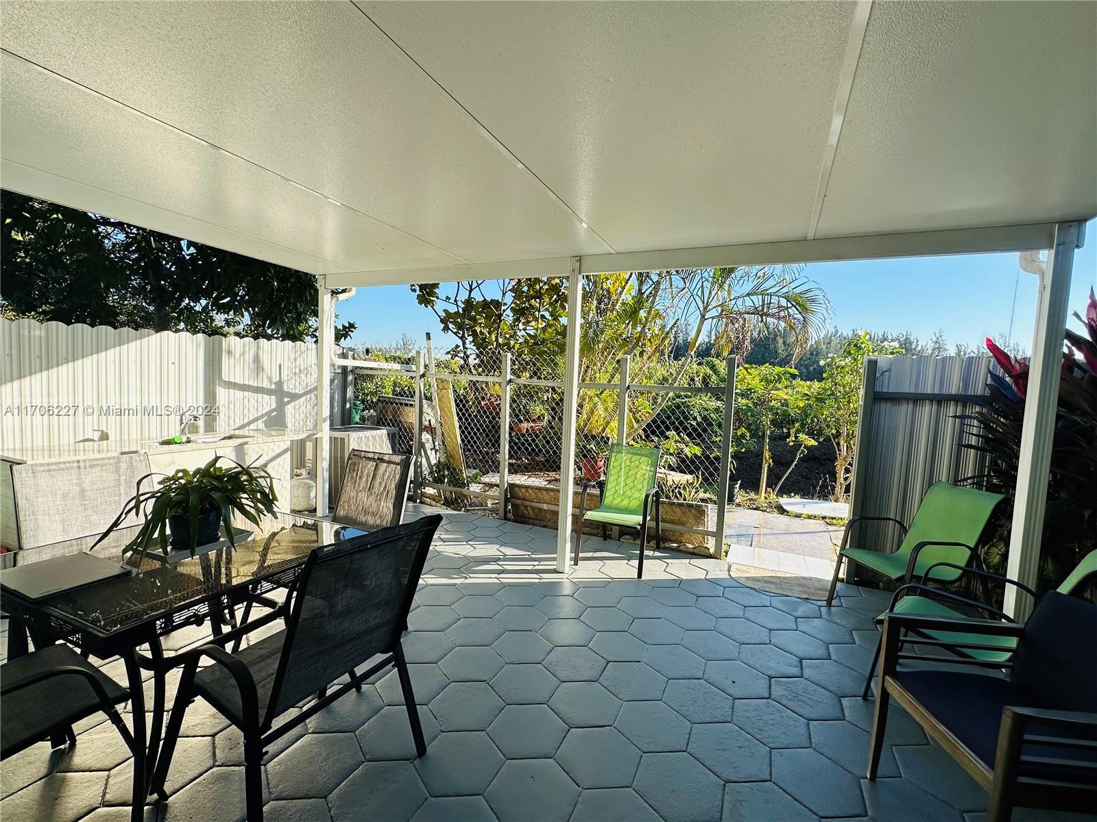 OLD BISCAYNE VILLAS CONDO - Residential
