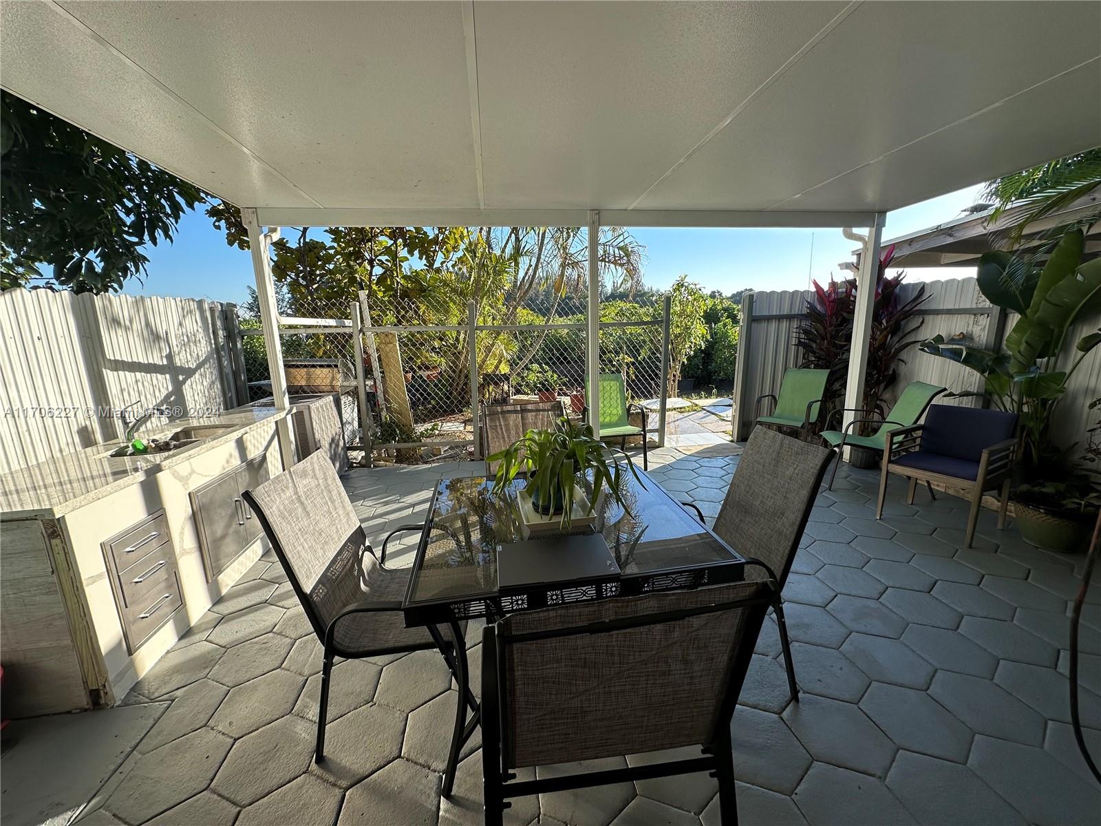 OLD BISCAYNE VILLAS CONDO - Residential