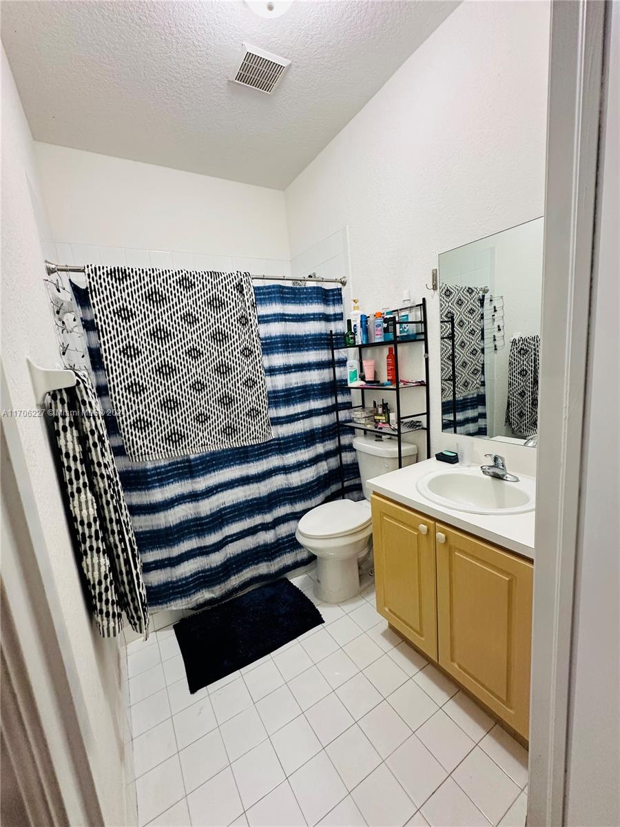 OLD BISCAYNE VILLAS CONDO - Residential