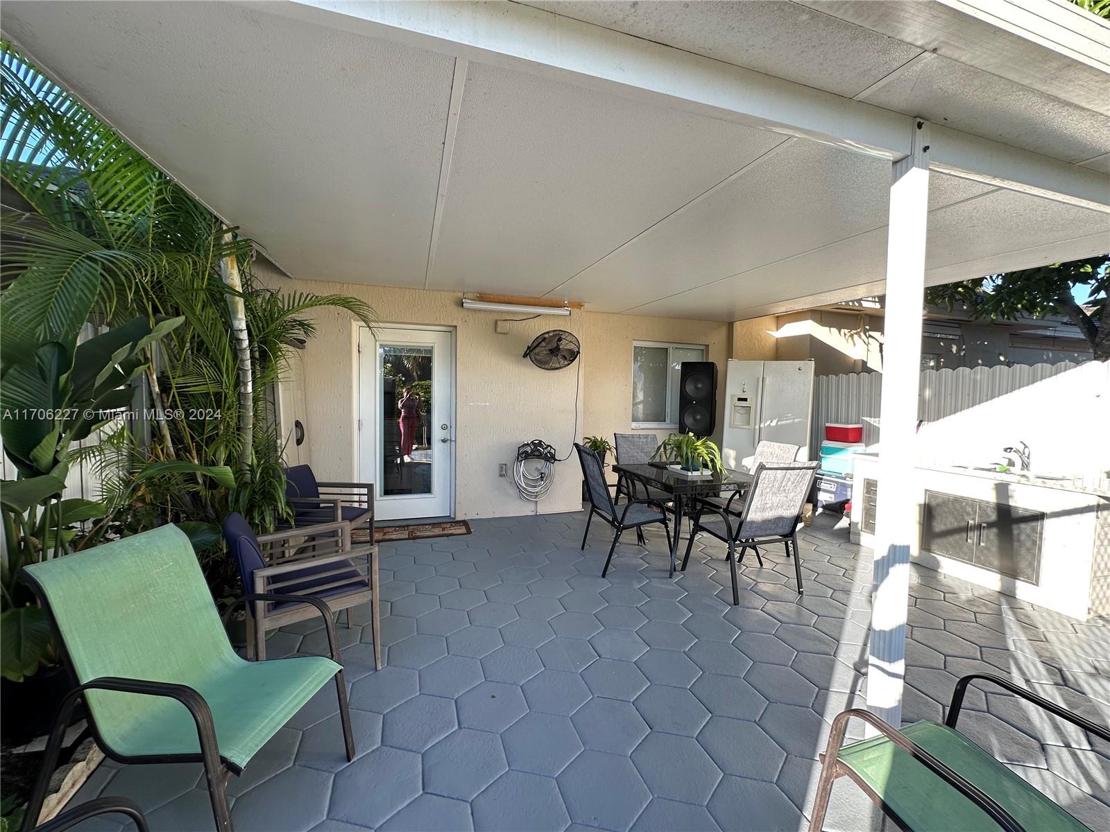 OLD BISCAYNE VILLAS CONDO - Residential