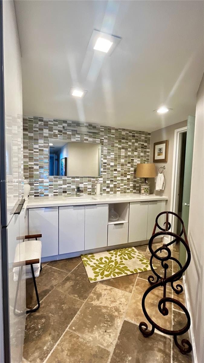 FOUR WINDS CONDO - Residential Lease