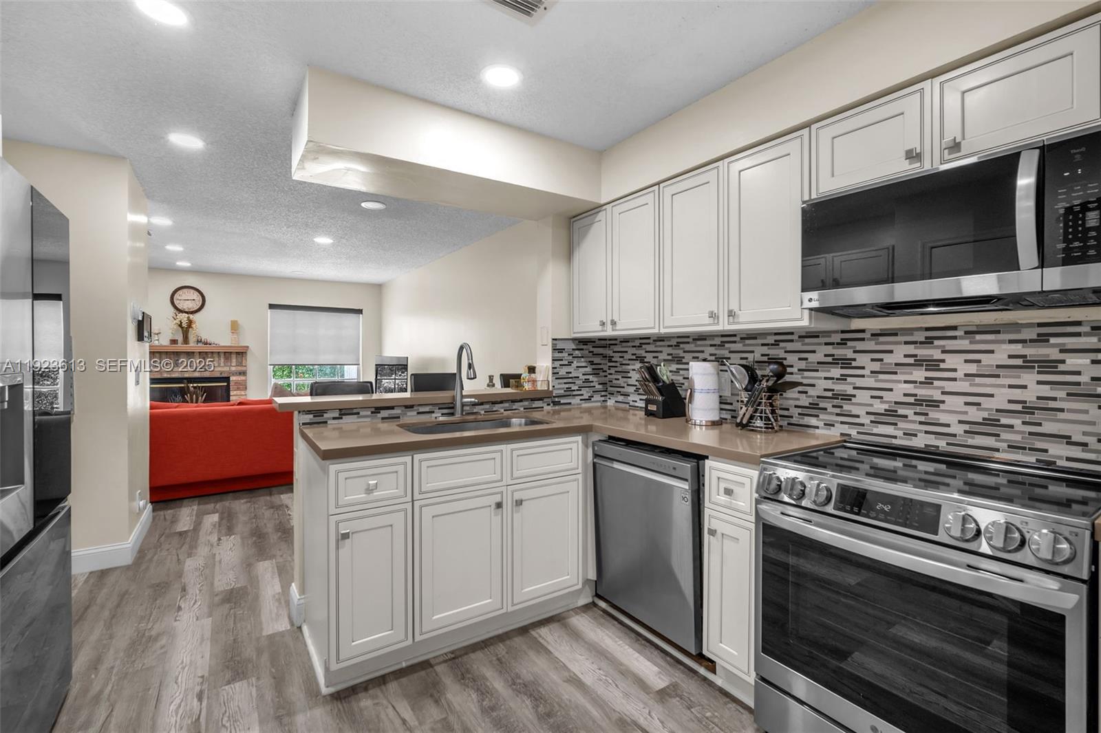 EAGLES NEST TOWNHOMES CON - Residential