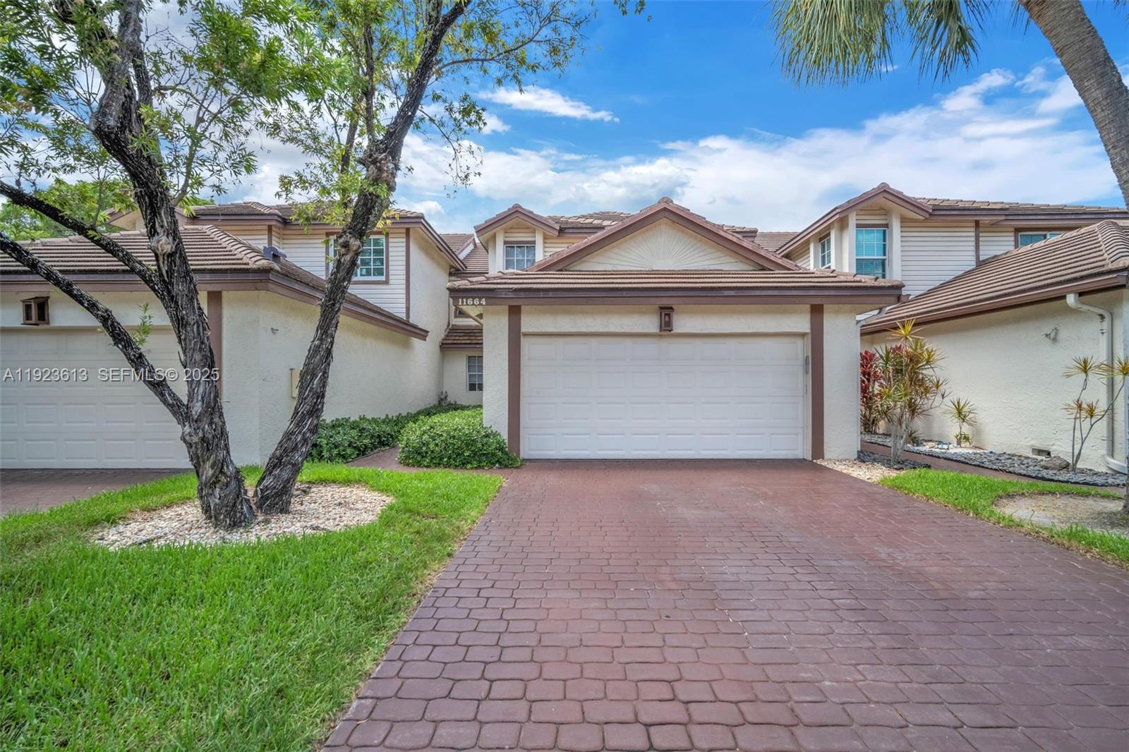 EAGLES NEST TOWNHOMES CON - Residential