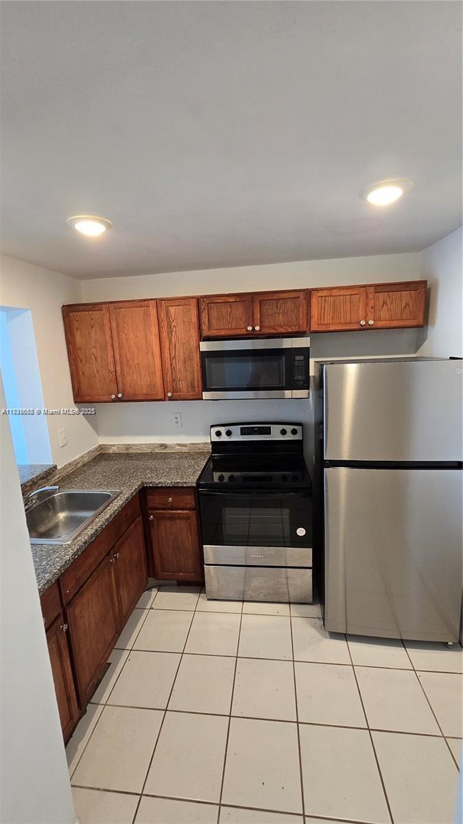 498 NW 165th St Rd D-407
