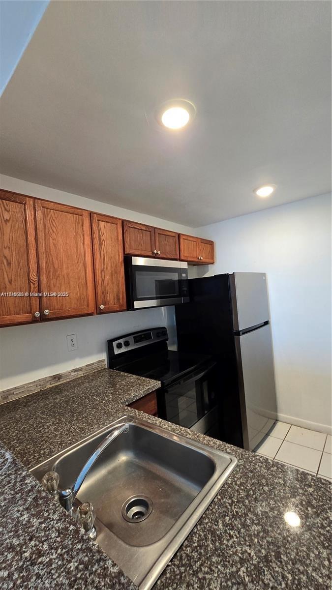 498 NW 165th St Rd D-407