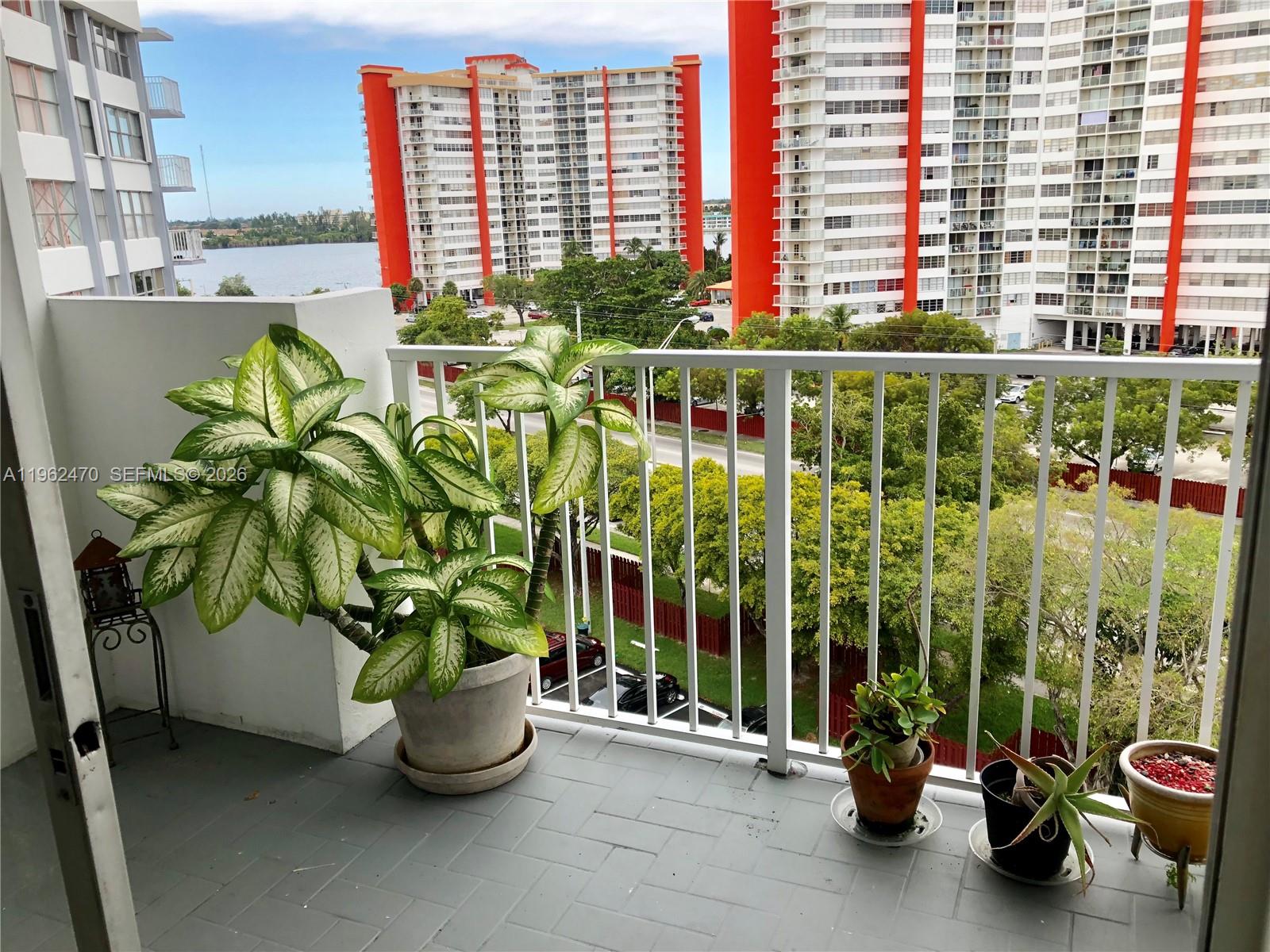 WILSHIRE CONDO - Residential