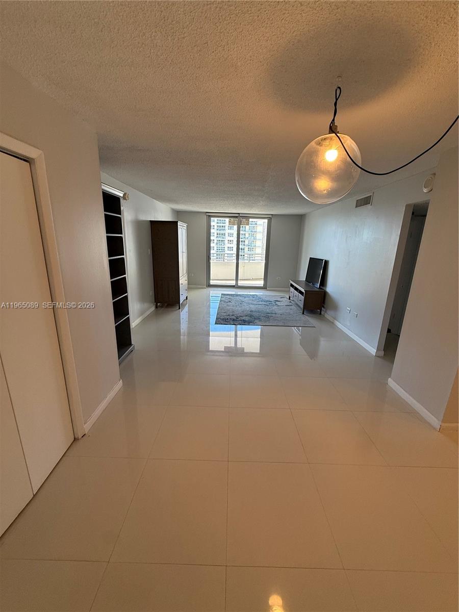 5555 Collins Ave 12Z