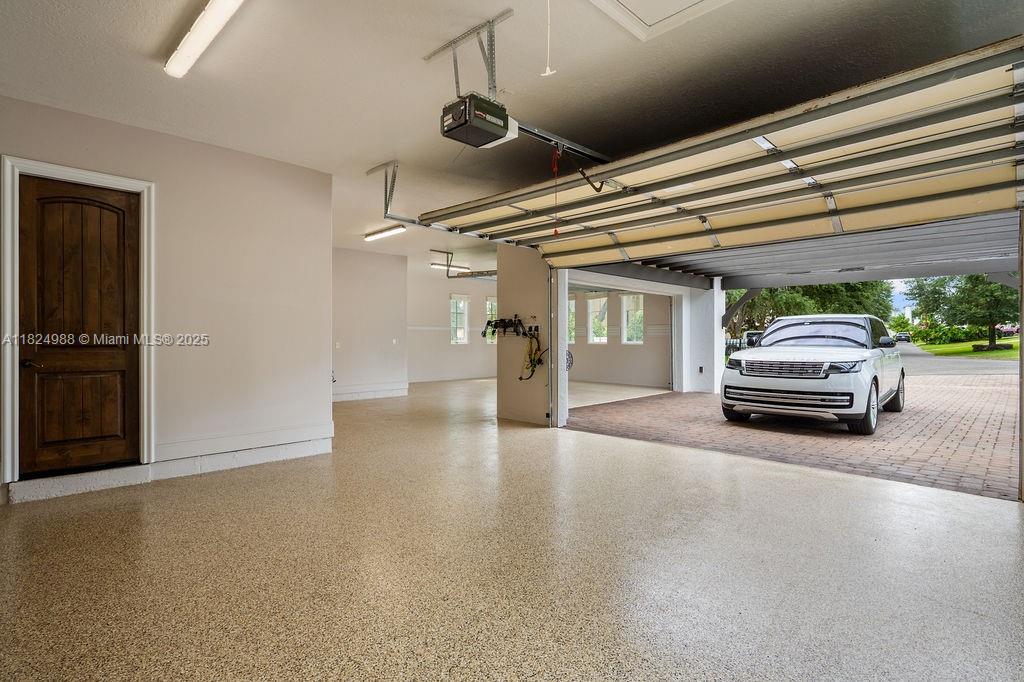 2211 Azalea Pl