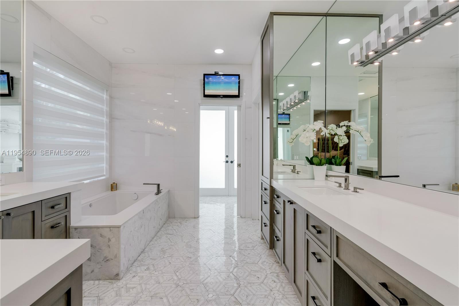 PINE NEEDLE MANORS 1ST AD - Residential