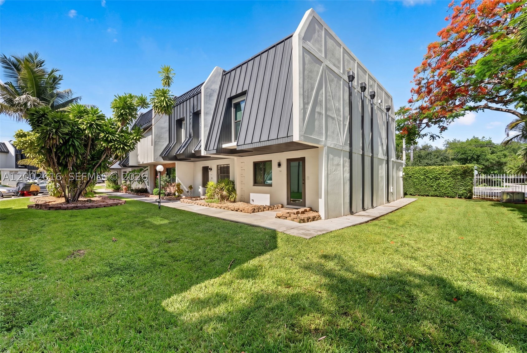 Photo 1 of 25 — 5555 Ludlam Rd 23, South Miami, FL 33155