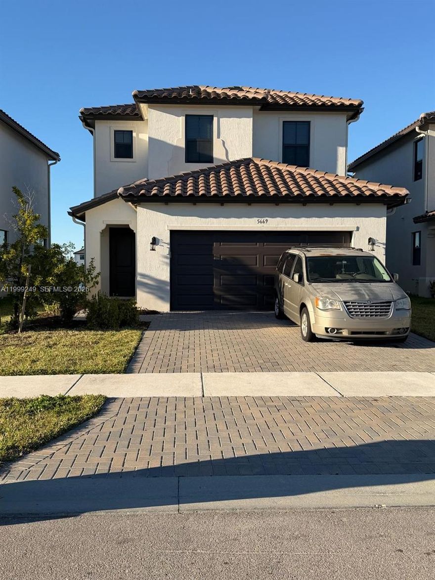 single-family home located in the desirable Silverwood community at Ave Maria. This residence features 3
bedrooms and 2.5 bathrooms, a 2-car garage, modern cabinetry and appliances, and tile flooring throughout the
first floor. The spacious primary suite offers a walk-in closet and a private bathroom