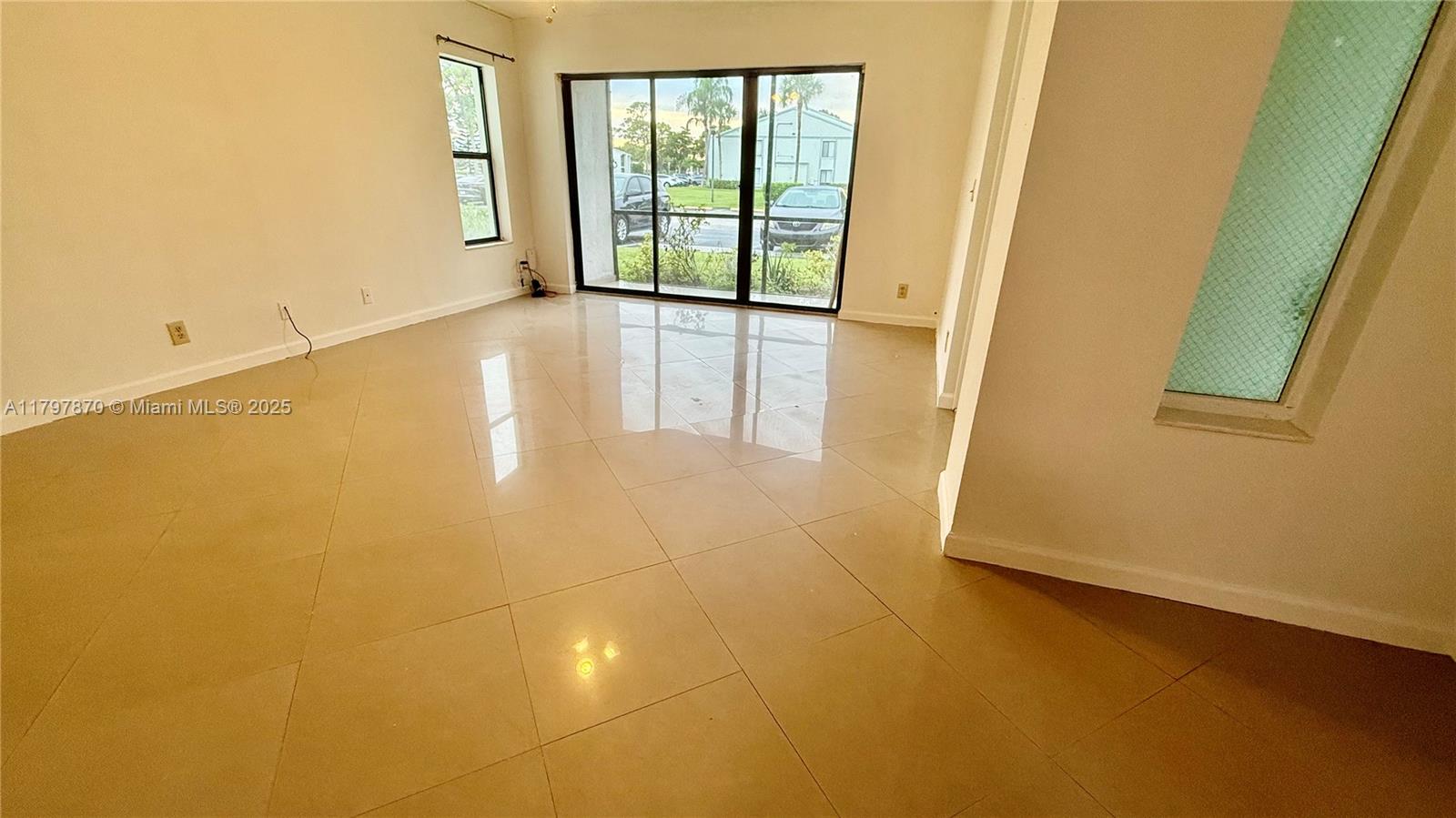 PALM CLUB WEST VILLAGE 1 - Residential