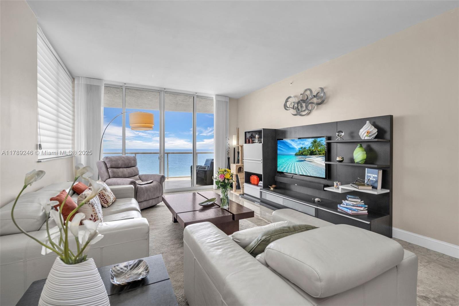 LUNA OCEAN RESIDENCES CON - Residential