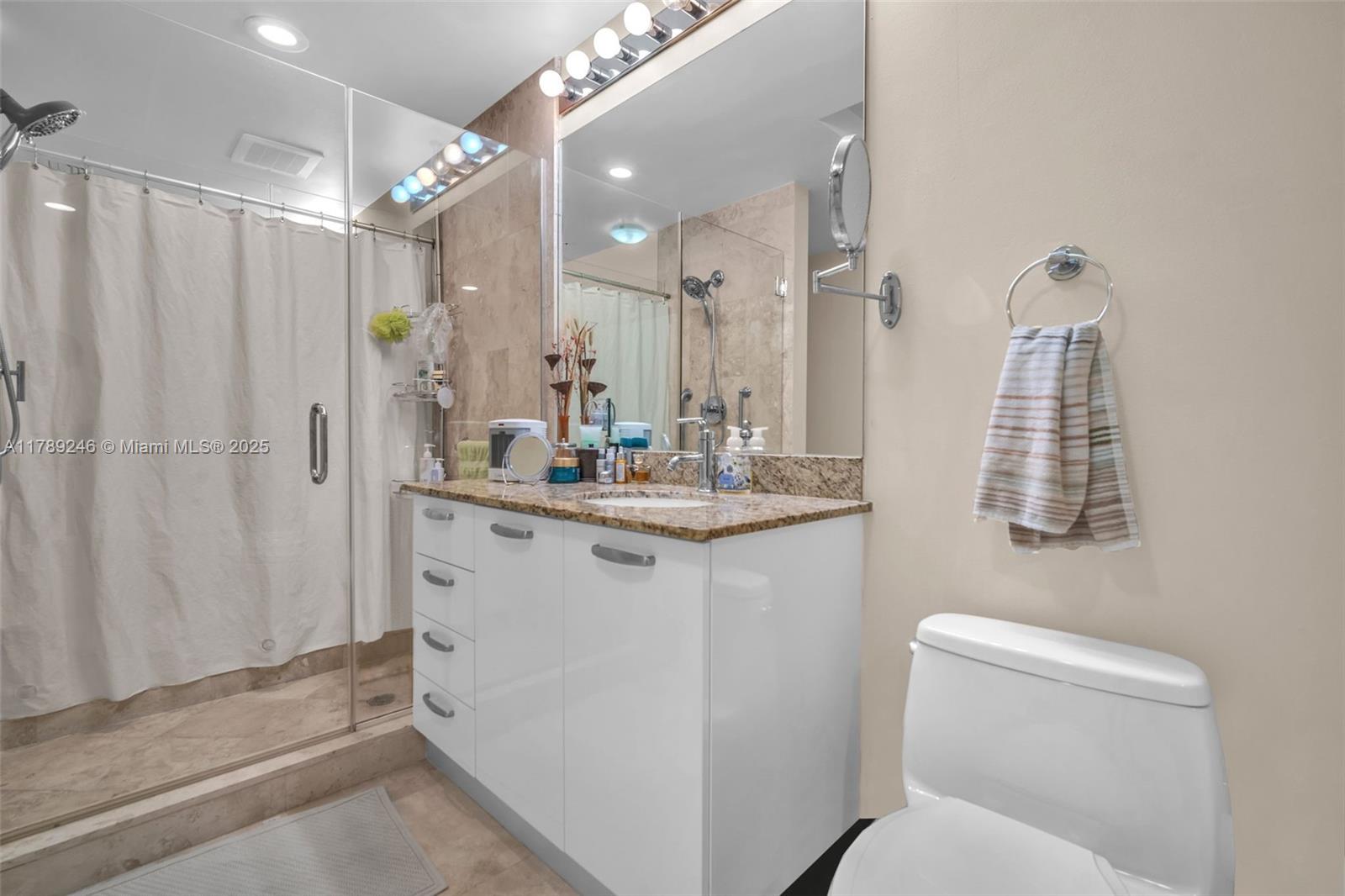 LUNA OCEAN RESIDENCES CON - Residential
