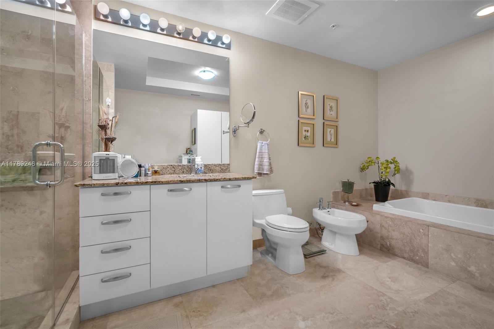 LUNA OCEAN RESIDENCES CON - Residential