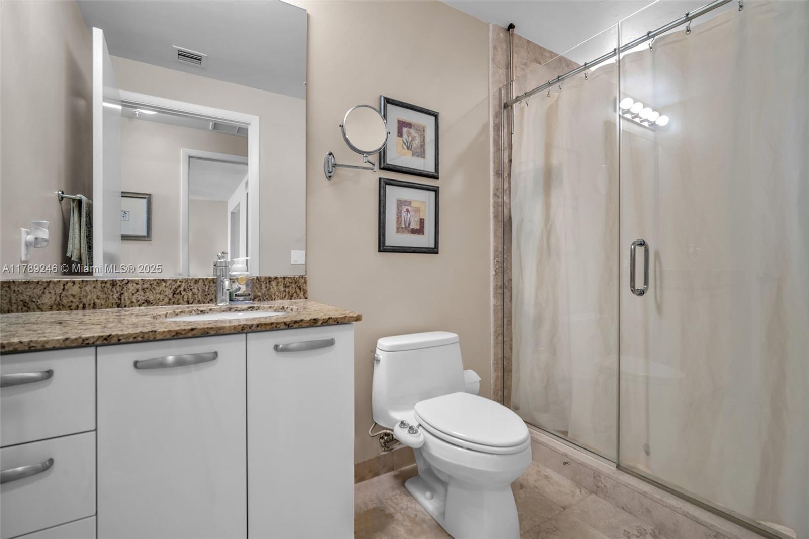 LUNA OCEAN RESIDENCES CON - Residential