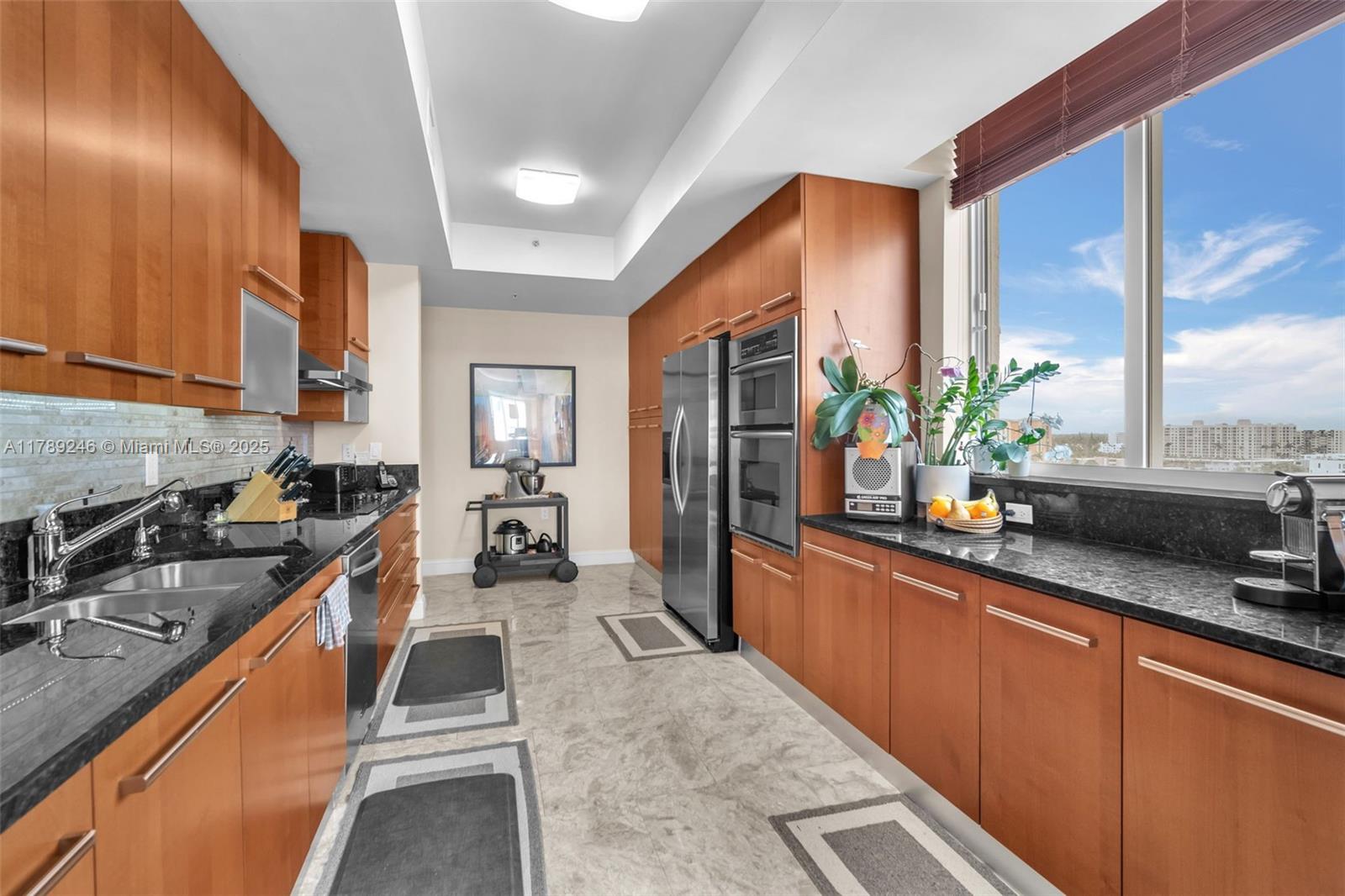 LUNA OCEAN RESIDENCES CON - Residential