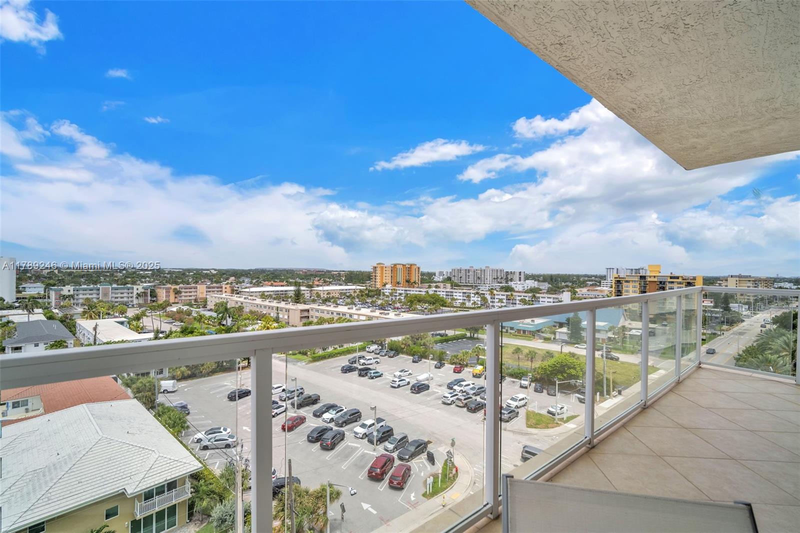 LUNA OCEAN RESIDENCES CON - Residential