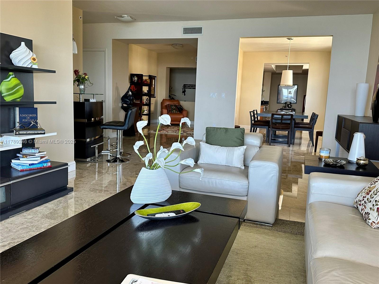 LUNA OCEAN RESIDENCES CON - Residential