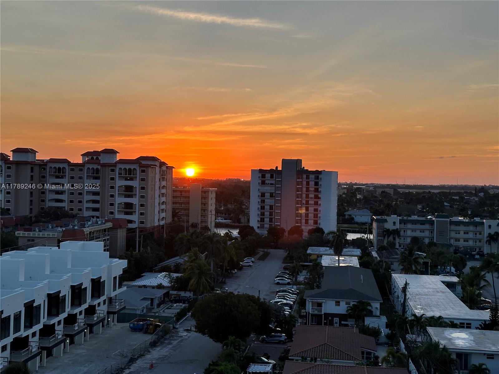 LUNA OCEAN RESIDENCES CON - Residential