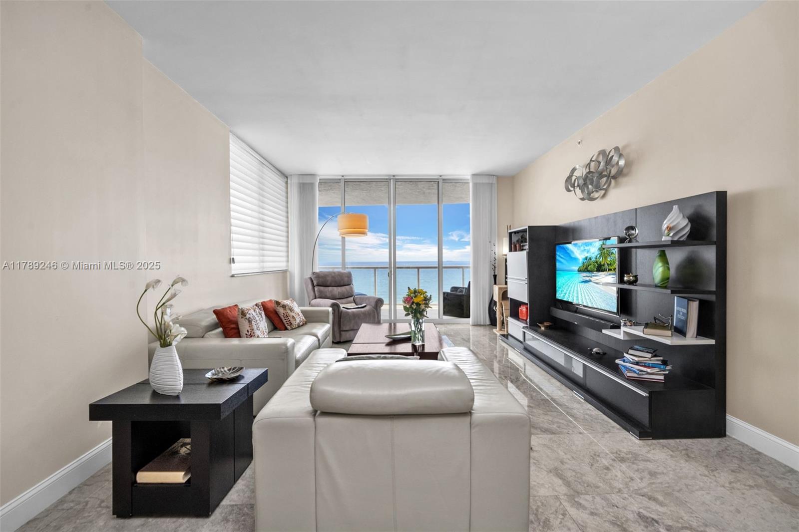 LUNA OCEAN RESIDENCES CON - Residential