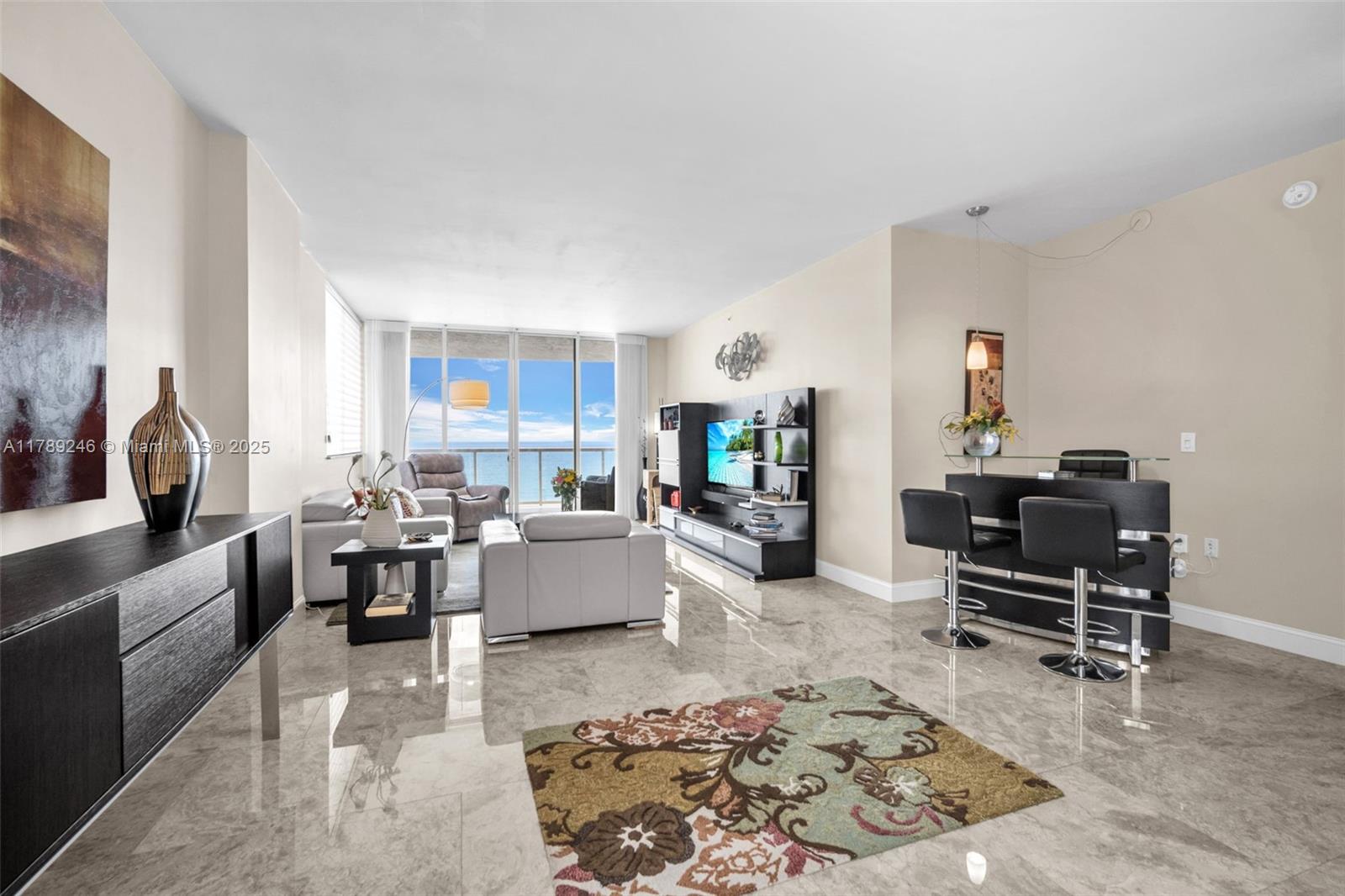 LUNA OCEAN RESIDENCES CON - Residential