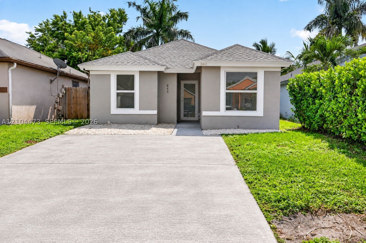843 SW 10th St