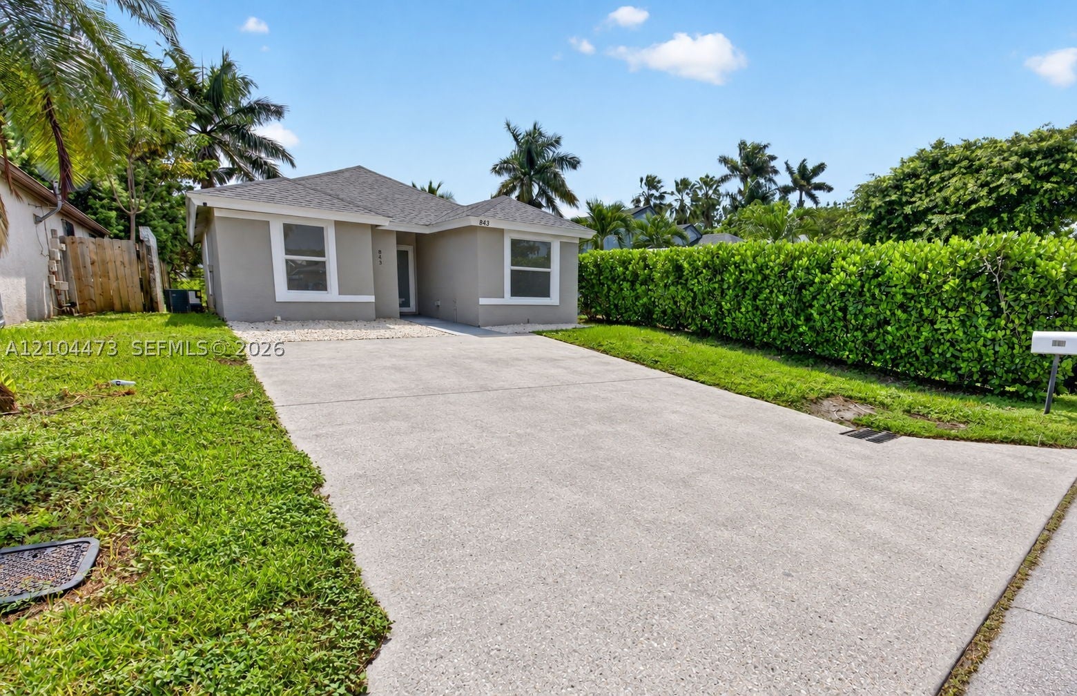 843 SW 10th St