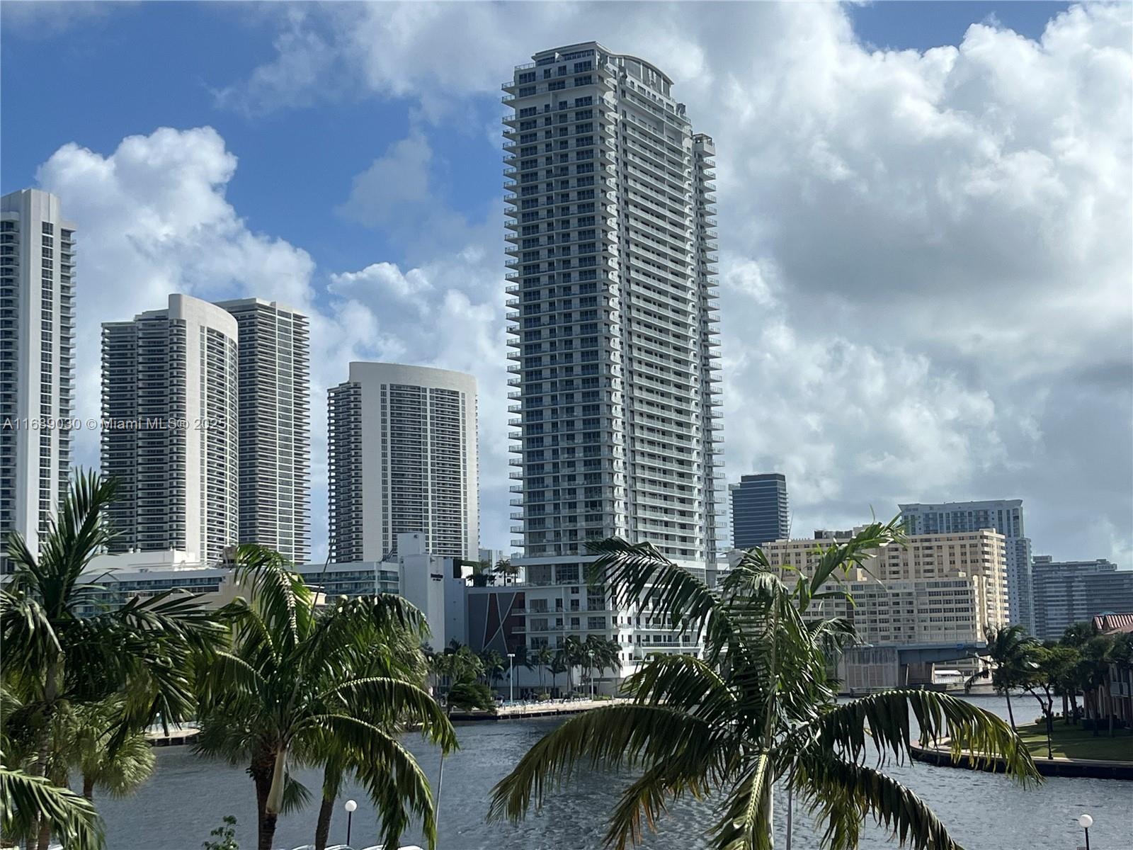 200 Leslie Dr 324, Hallandale Beach, Broward County, Florida - 2 Bedrooms  
2 Bathrooms - 