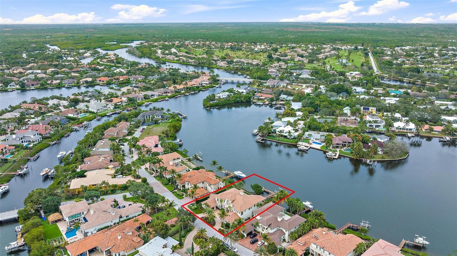 19081 SE Reach Island Ln