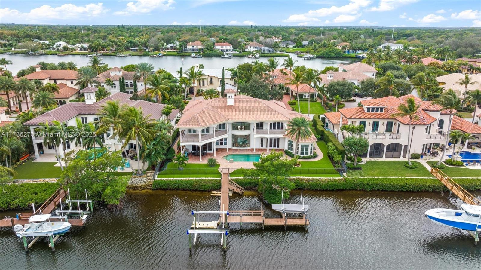 19081 SE Reach Island Ln