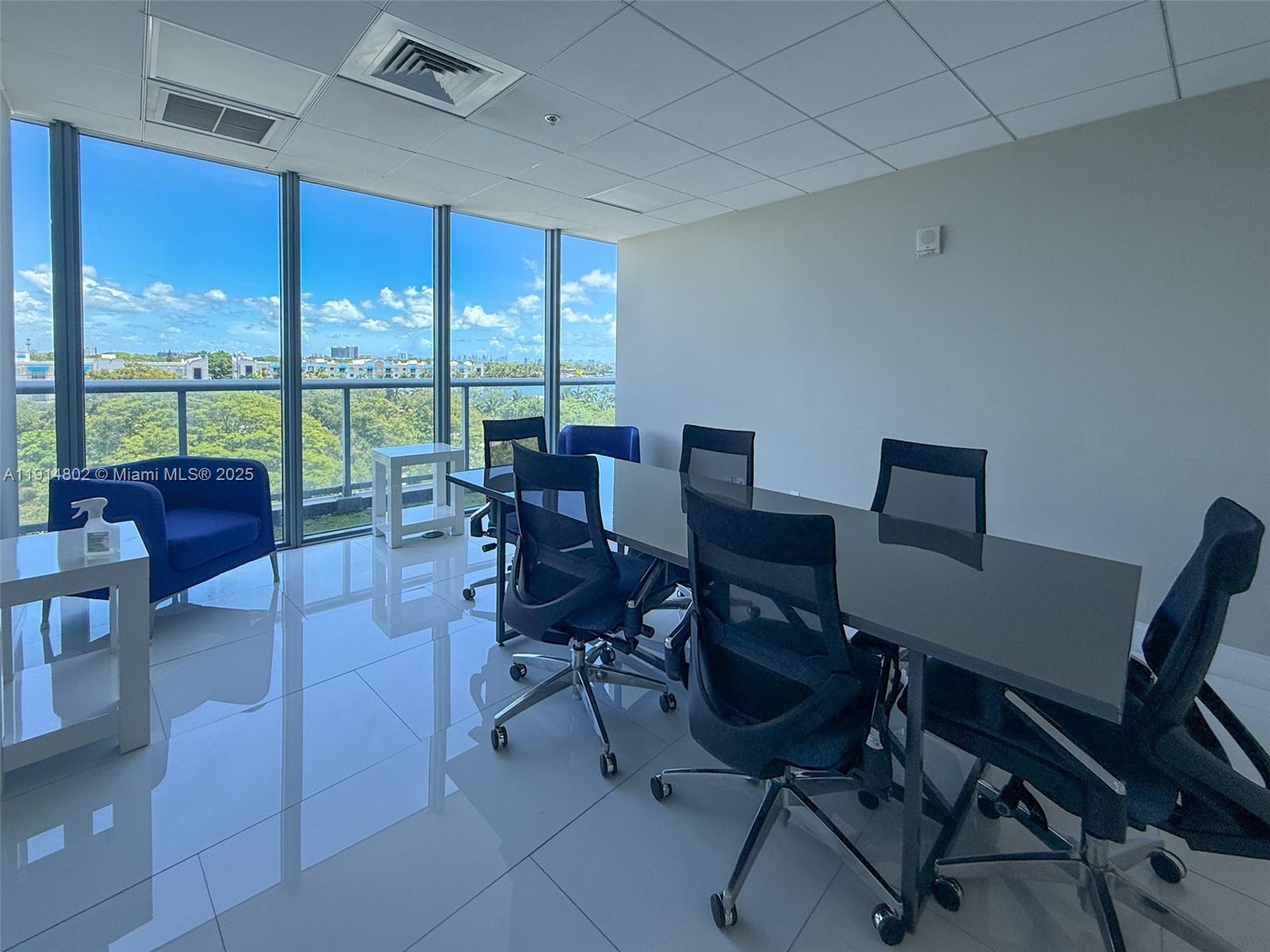 BLUE CONDO - Residential